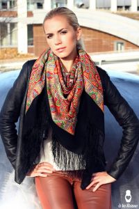 shawl-russian-russisch-schal-tuch-zarina-foulard-chale-a--la-russe-scialle-russo-toquilla-fazzoletto-ruso-comtesse-sofia-foulard-black-red-noir-paisley-posad-pavlovsky-682x1024.jpg